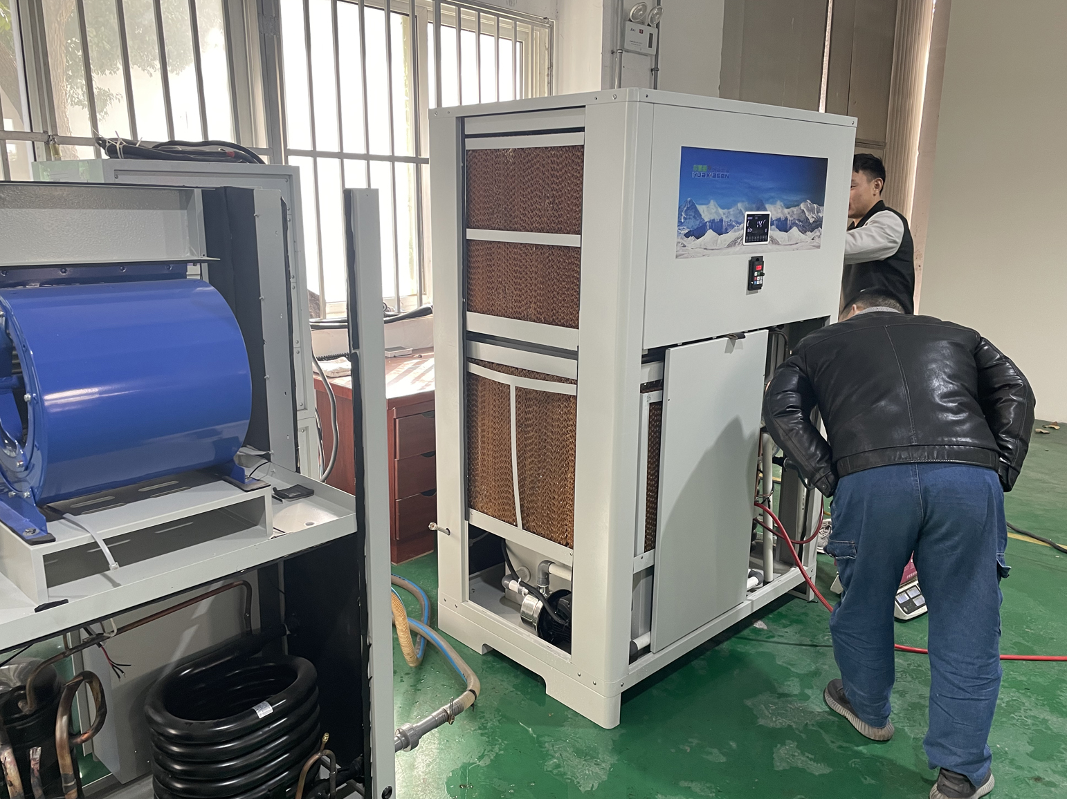 創藍空調全新(xin)風一(yi)體(ti)機(jī)組試機(jī)成(cheng)功